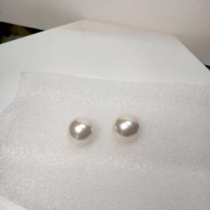 Diva Pearl Ear Studs