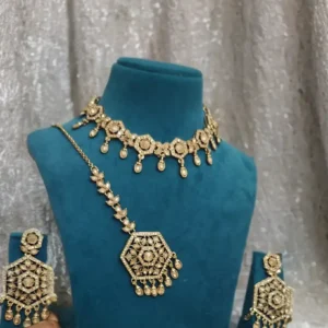 Allure shimmering Neckless set